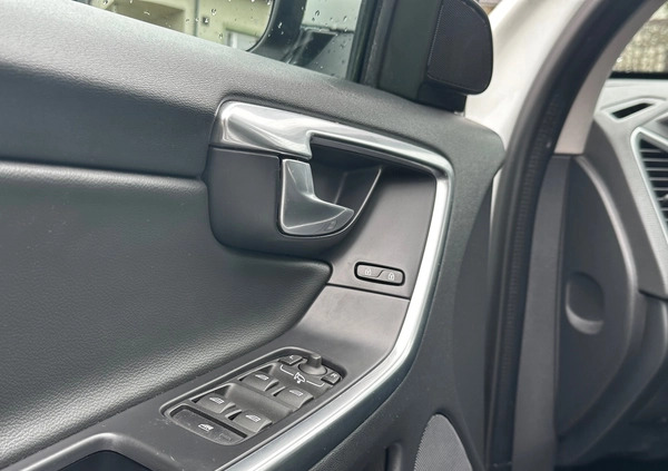 Volvo XC 60 cena 84900 przebieg: 128646, rok produkcji 2017 z Chojnów małe 191